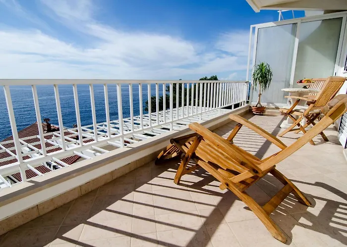 Paco - Three-bedroom With Balcony And Sea View